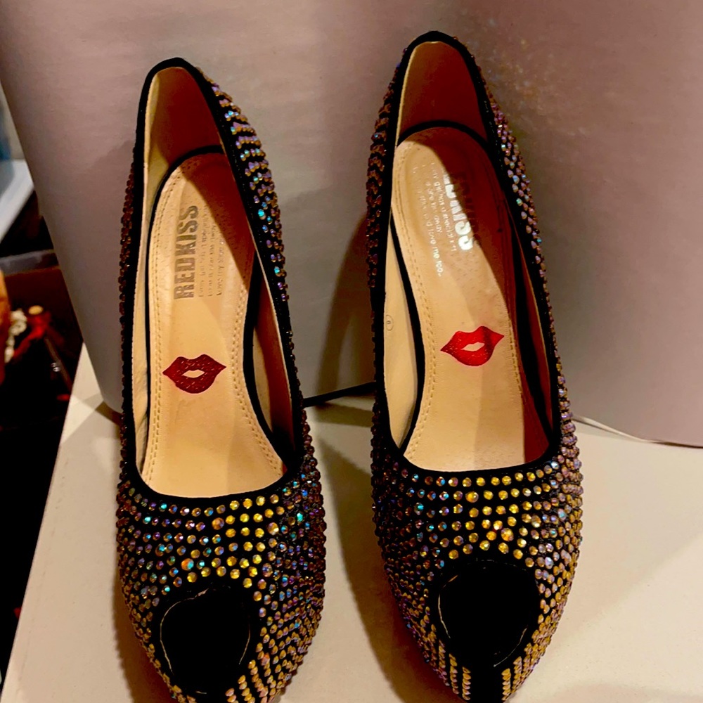 Beautiful stated stilettos just in time for New Year’s eve